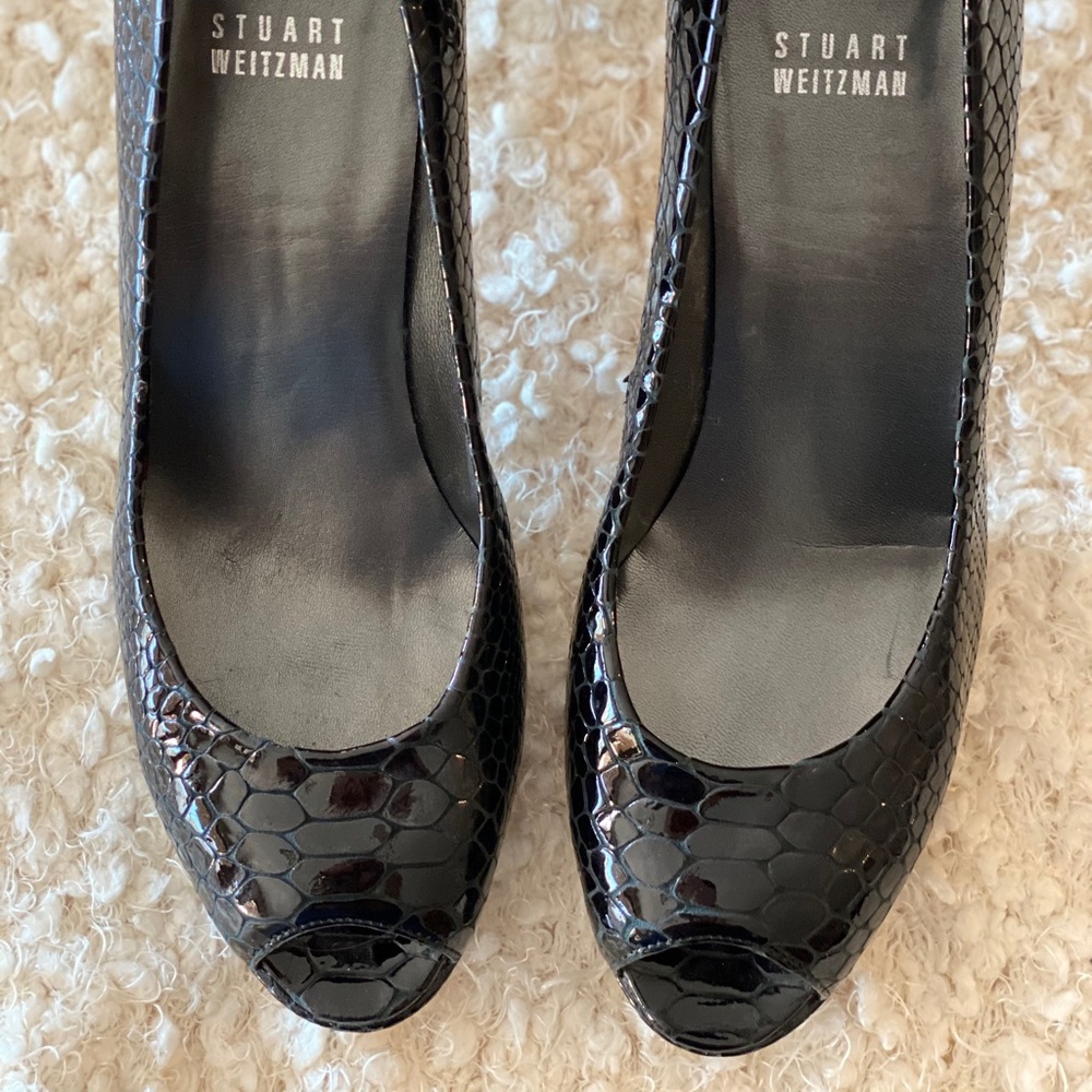 Immaculate Stuart Weitzman black reptile peep-toe pump - 8